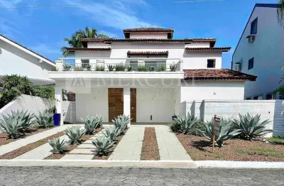 Casa no guarujá, condomínio fechado, jardim acapulco, 4 suítes, piscina e churrasqueira privativos - mercuri imóveis - imobiliária no guarujá