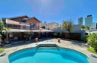 Casa no guarujá, enseada, 6 quartos, sendo 4 suítes, piscina e churrasqueira - mercuri imóveis - imobiliária no guarujá