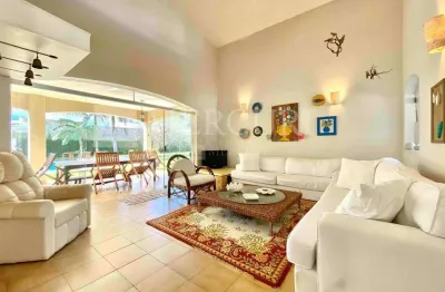 Casa no guarujá, jardim acapulco, condomínio fechado, 3 quartos, sala para 2 ambientes, sacada e piscina - mercuri imóveis - imobiliária no guarujá