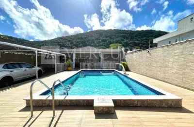 Casa no guarujá, praia do guaiuba, 4 quartos, cozinha planejada, área gourmet com piscina e churrasqueira - mercuri imóveis - imobiliária no guarujá