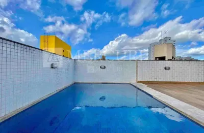 Cobertura no guarujá, enseada, 2 quartos e área gourmet com piscina e churrasqueira - mercuri imóveis - imobiliária no guarujá