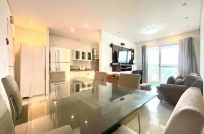Apartamento no guarujá, astúrias, 2 quartos, sendo 1 suíte e sacada - mercuri imóveis - imobiliária no guarujá.