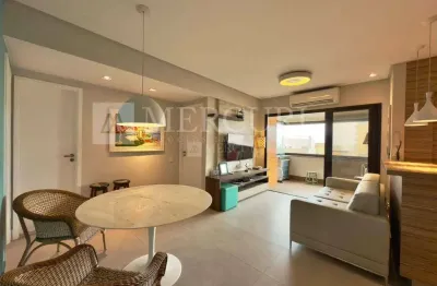 Apartamento no guarujá, enseada, 3 quartos, sendo 1 suíte e com vista mar, refornado - mercuri imóveis - imobiliária no guarujá