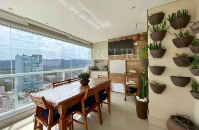 Apartamento no guarujá, enseada, 2 quartos e varanda gourmet  - mercuri imóveis - imobiliária no guarujá