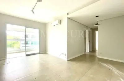 Apartamento no guarujá, astúrias, 2 quartos, sendo 1 suíte e sacada gourmet - mercuri imóveis - imobiliária no guarujá