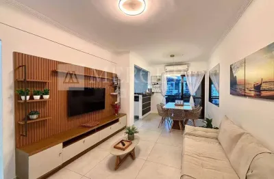Apartamento no guarujá, enseada, 3 quartos, sendo 1 suíte, sacada e finamente decorado - mercuri imóveis - imobiliária no guarujá