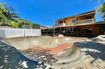 Pousada no guarujá, tombo, 20 quartos, sendo suítes, browl de skate e lojas - mercuri imóveis - imobiliária no guarujá