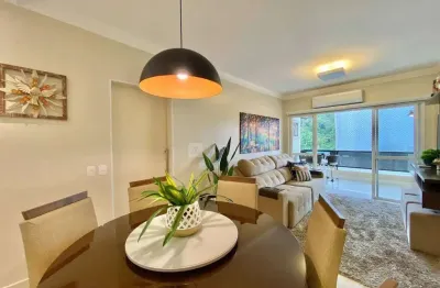 Apartamento no guarujá, pitangueiras, 2 quartos, sendo 1 suíte e sacada com vista urbana - mercuri imóveis - imobiliária no guarujá