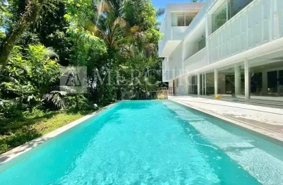 Casa no Guarujá, Condomínio Fechado Sítio São Pedro, 4 Quartos, Sendo Suítes e Piscina - Mercuri Imóveis - Imobiliária no Guarujá