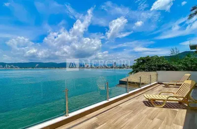 Casa no Guarujá, Condomínio Fechado, Enseada, 3 Quaros, Sendo Suítes e com Varanda Vista Mar - Mercuri Imóveis - Imobiliária no Guarujá