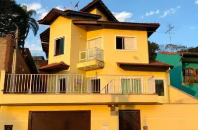 Casa comercial em jardim planalto - arujá com 257m² área útil, 9 dormitórios e 2 suítes por r$ 1.700.000 - venda e locação disponíveis