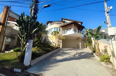 Casa de luxo em condomínio fechado em arujá - 301m²