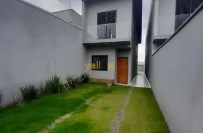 Venda de casa em jordanópolis, arujá: 120m², conta uma ampla sala, cozinha bem arejada, uma area gourmet excelente, lavabo e area de lavanderia separada e ampla, com 3 suítes todas com ponto de ar con