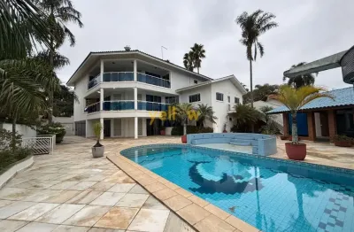 Casa em condomínio fechado em arujá, 5 suítes, 982m² à venda e locação