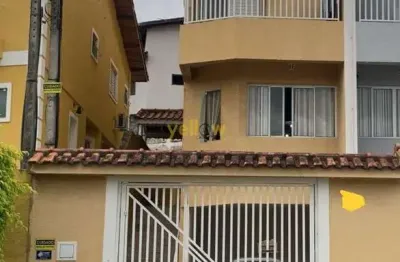 Casa à Venda em Jordanópolis Arujá, 3 Dorms, 150m², R$820mil