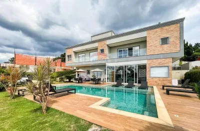 Luxuosa residência com 5 suítes, lazer completo e conforto incomparável