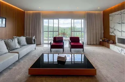 Luxuosa residência com 5 suítes, lazer completo e conforto incomparável