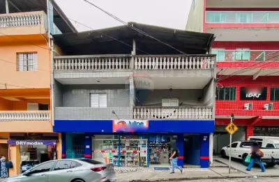 Imóvel residencial e comercial com 6 casas + salão comercial alugado – ótima renda!