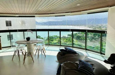 Seja bem-vindo a este magnífico apartamento de altíssimo padrão, totalmente reformado e finamente mobiliado, com vista deslumbrante para o mar.