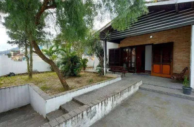Espaçosa casa térrea com 03 dormitórios na praia da enseada!! oportunidade!! ampla área externa e quintal! lado bairro!!