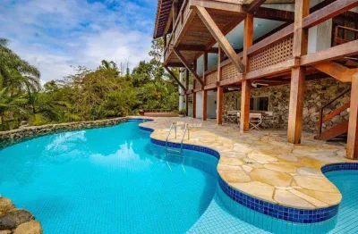 Casa à venda á 150 metros da praia do iporanga - guarujá/sp