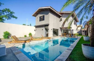 Casa com 6 quartos à venda na Rua das Quaresmeiras, 235, Balneário Praia do Pernambuco, Guarujá