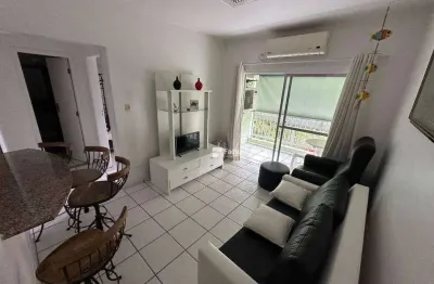 Apartamento de frente para rua, localizado na região av. dom pedro i, praia da enseada no guarujá.