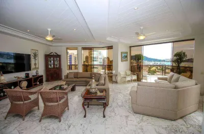 Cobertura de 300 m² com vista panorâmica para toda a praia da enseada