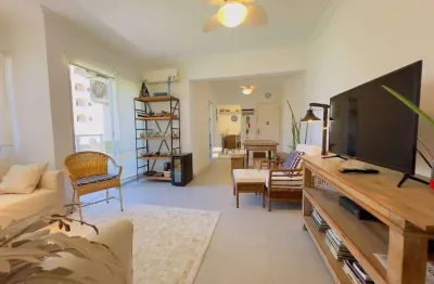 Apartamento reformado, lado praia  a venda em Enseada Guarujá/SP