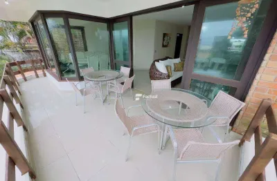 Casa no Village Casa Grande com vista para o mar e ampla área de lazer à venda, apenas 1 quadra do mar na Praia da Enseada no Guarujá.