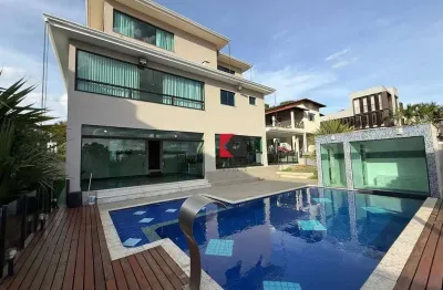 Casa com sauna, piscina, campo de futebol e sala de jogos em condomínio!