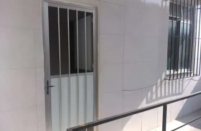 Kitnet / Stúdio para alugar na Rua Japuanga, 115, Parada de Lucas, Rio de Janeiro