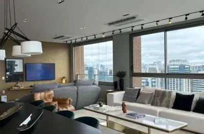 Apartamento para venda tem 155 metros quadrados com 3 quartos