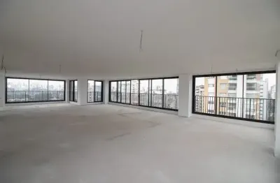 Imóvel para venda possui 375 metros quadrados com 4 quartos em Moema - São Paulo - SP