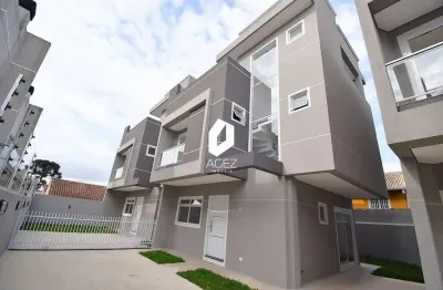 Sobrado novo, com 03 quartos, terraço amplo com área gourmet e quintal.
