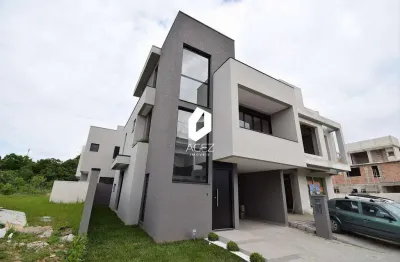 Casa de alto padrão em condomínio fechado, 180m2 com 3 suítes.