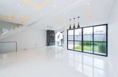 Triplex com 4 quartos e garagem subterrânea com 4 vagas
