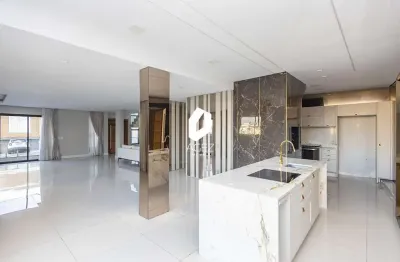 Casa em condomínio, com 04 quartos 01 suíte e 4 vagas de garagem!