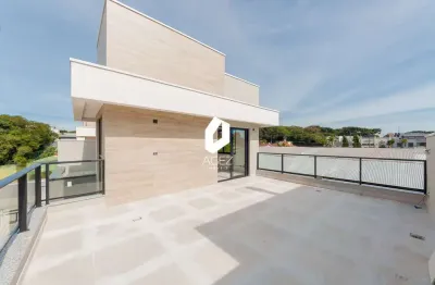 Casa em condomínio fechado em santa felicidade, 3 suítes e ático com terraço