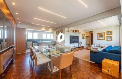 Apartamento reformado no mercês, 3 quartos sendo 1 suíte. 2 vagas de garagem