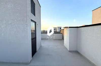 Sobrado com 03 quartos, 01 suíte, terraço e jardim, à venda no bairro Xaxim.