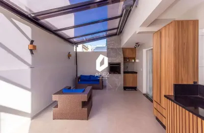 Sobrado em condomínio 03 quartos 01 suíte com hidro 02 vagas - xaxim.