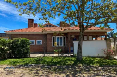 Casa com 3 quartos à venda na Rua Tranquedo Neves, 290, Centenário, Torres