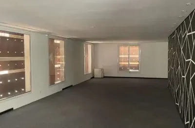 Prédio para alugar na Rua Dona Elisa Pereira de Barros, 715, Jardim Europa, São Paulo