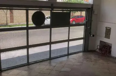 <p>descubra o privilégio de morar ou em montar o seu negócio em um sobrado exclusivo no coração do tatuapé, um dos bairros mais valorizados de são paulo. com impressionantes 500m² de área útil, 