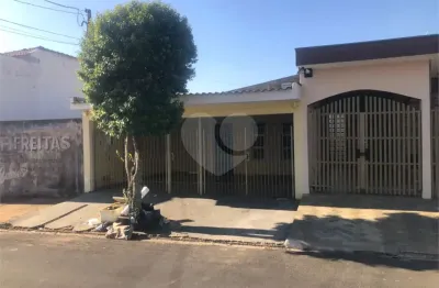 Casa à venda com 3 quartos, sendo 1 suíte,  em vila brasília, são carlos - sp