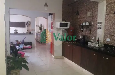 Casa à venda com 3 quartos, sendo 3 suítes,  em conjunto habitacional dom constantino amstalden, são carlos - sp