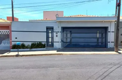 Casa térrea à venda com 4 quartos, sendo 1 suíte,  em jardim de cresci, são carlos - sp