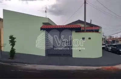 Casa à venda com 3 quartos, sendo 1 suíte,  em parque sisi, são carlos - sp