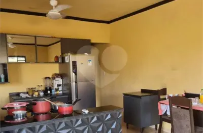 Casa térrea à venda com 3 quartos, sendo 1 suíte,  no centro, ibaté - sp